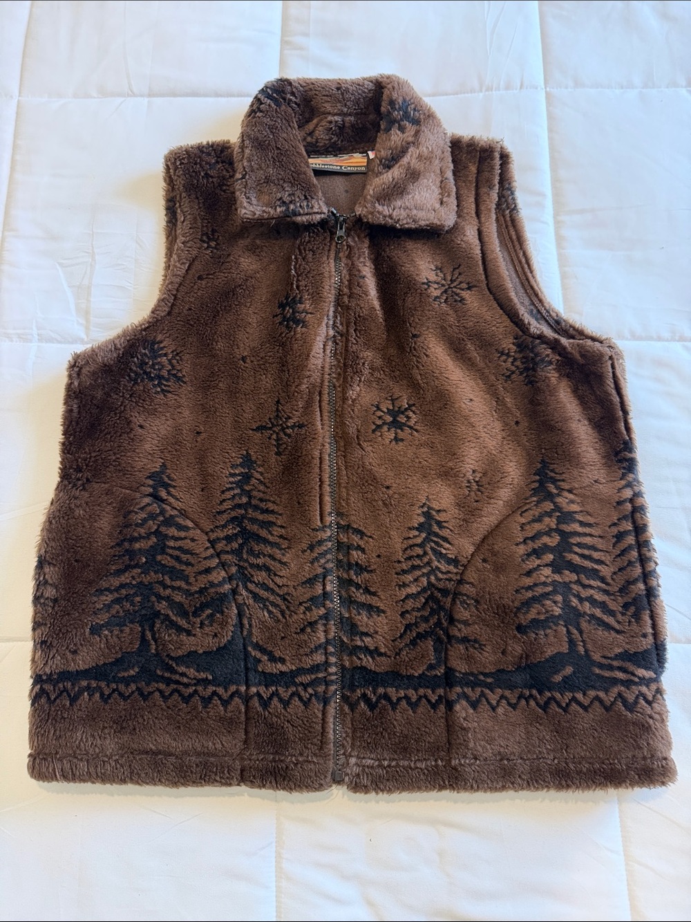 Cobblestone Creek Faux-Fur Brown Zip-Front Vest with Forest Motif M
